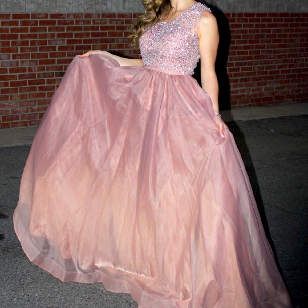 Blush pink elegant dress size 4 from Windsor worn only once. In great condition.